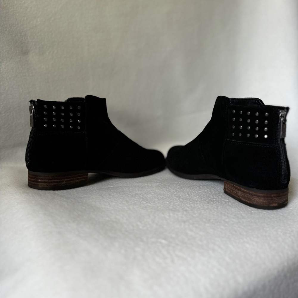 Koolaburra by UGG size 8 Suede Black Women’s Ankle Boot - Picture 3 of 13